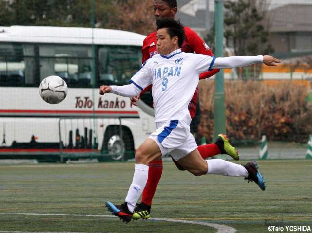 覚悟決めたFWの迫力増す。甲府FW宮崎純真は高校選抜を勝たせる存在に