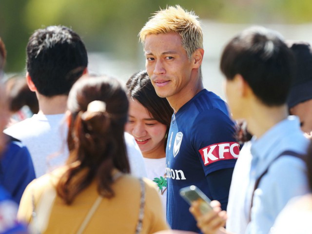 初の凱旋決まった本田圭佑、復帰弾に手応え「ブサイクな感じでも立ち続けなあかん」(12枚)