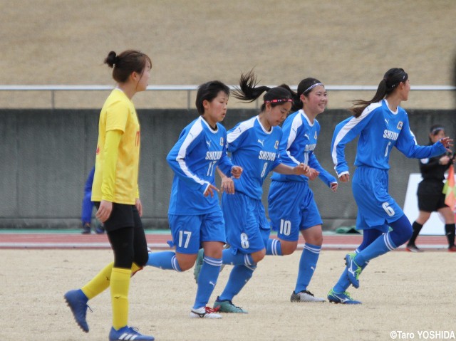 [ヤングサッカーフェスティバル]女子の部は静岡県女子高校選抜が中国上海女子に2-0勝利(12枚)