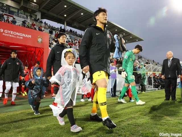 ACL“日韓対決”で悲劇…鹿島GKクォン・スンテが足首踏まれ負傷交代