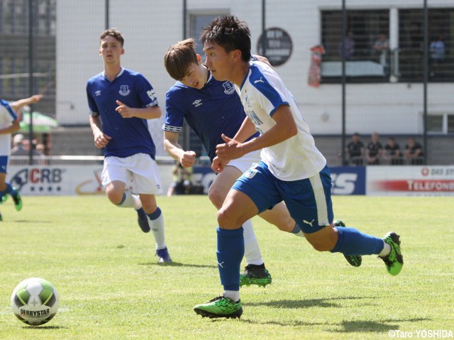 大津の高速アタッカーが日本高校選抜では左SBで躍動!水野が先制ゴール(8枚)