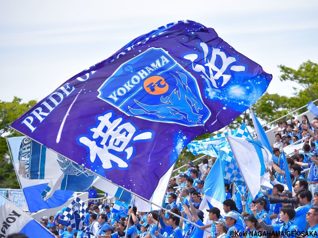 こどもの日のホーム戦を盛り上げた横浜FCサポーター(8枚)