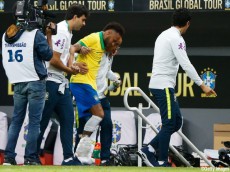 ブラジル快勝も…ネイマールが負傷交代で涙、コパ・アメリカ欠場か