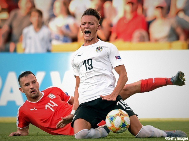 目を覆いたくなるような悲劇…先制弾のU-21オーストリア代表FWが試合中に右足首骨折