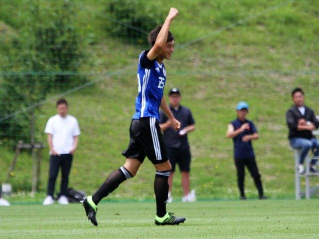 U-18日本代表候補、CB林田が右足ボレーでゴール(4枚)