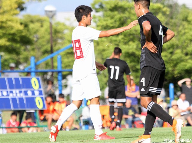 U-17日本代表は2トップで1点もぎ取る。FW唐山ポスト直撃シュートからFW杉浦がゴール(7枚)