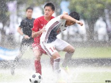 豪雨のち快晴…西京が壮絶なピッチ状態での乱戦を制す