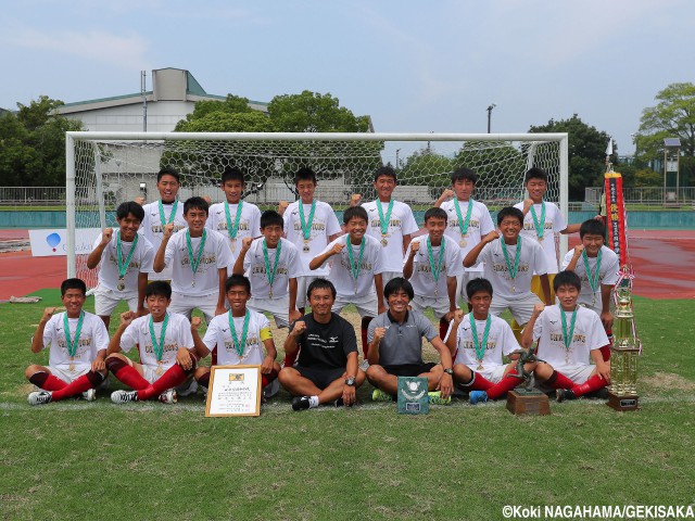 [全中]喜び爆発日章学園、イレブン「花房カモン!」監督を胴上げ(8枚)