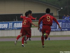 大雨の茨城準決勝でFK弾決めた鹿島FW多崎(5枚)