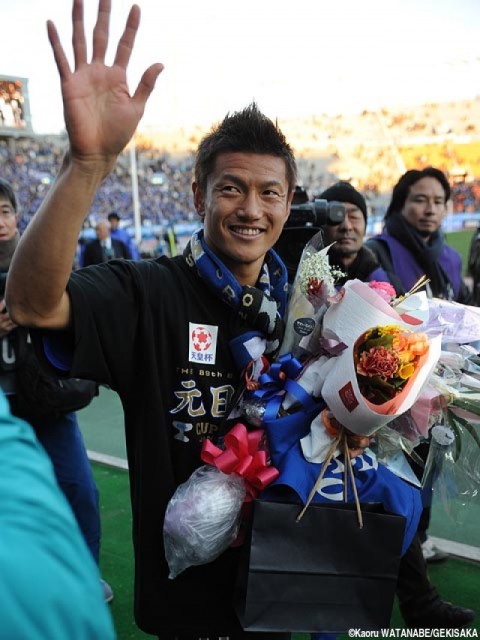 「一つの決断をしました」播戸竜二が現役引退!“1日契約”の古巣復帰でファンに報告