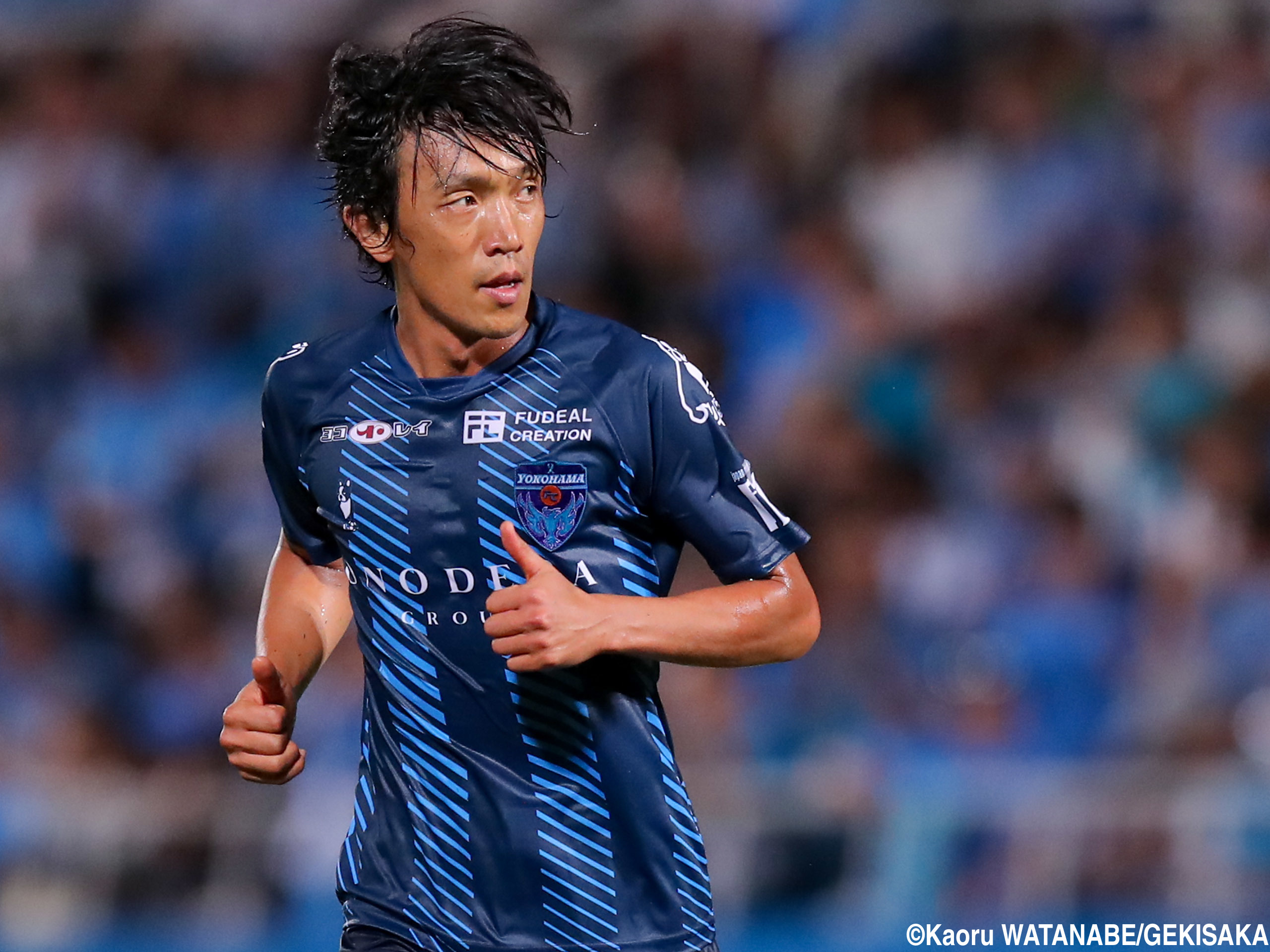 俊輔が「倍ぐらいキツい」ポジションで加入後初フル出場(12枚