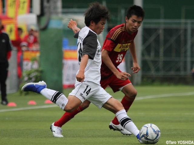 U-17W杯メンバー入り狙う柏U-18MF田村&GK佐々木が雨中で活躍(6枚)