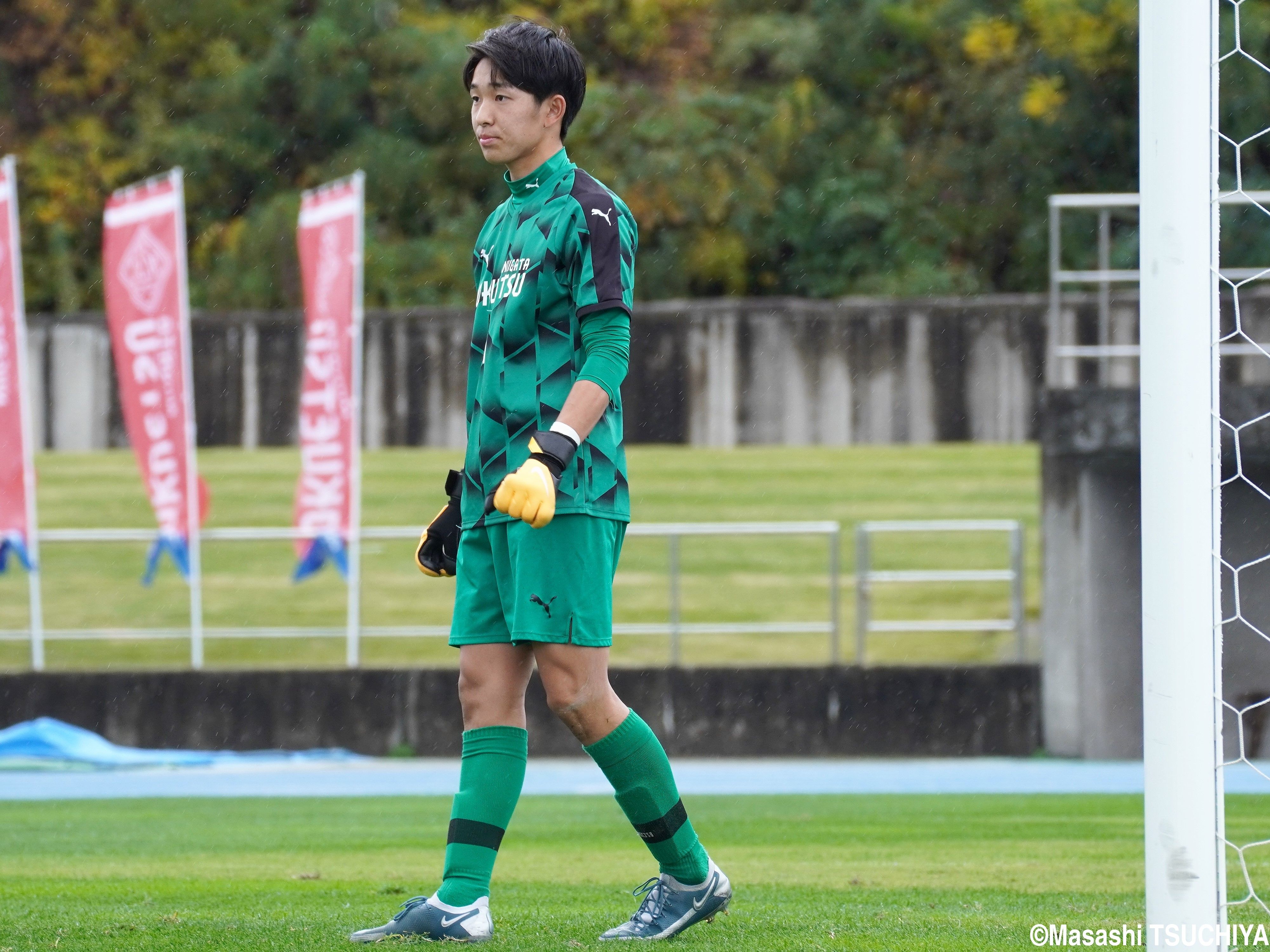 北越GK内田智也はPK戦で圧巻のシュートセーブを披露して勝利の立役者に(5枚)