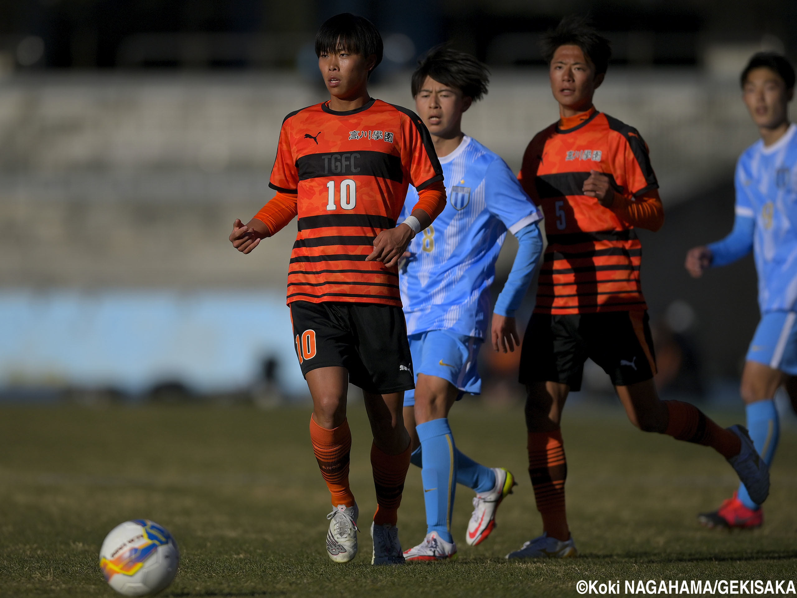 高川学園の“ナンバー10”MF林晴己が攻撃をけん引(10枚)