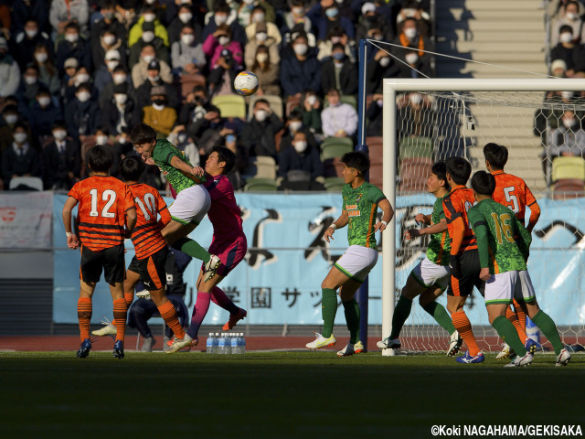 青森山田が“世界の高川”のお株を奪うセットプレー2発!! 2-0リードで後半へ