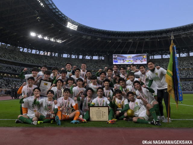 青森山田が圧巻の強さ!4-0で“3冠”達成!