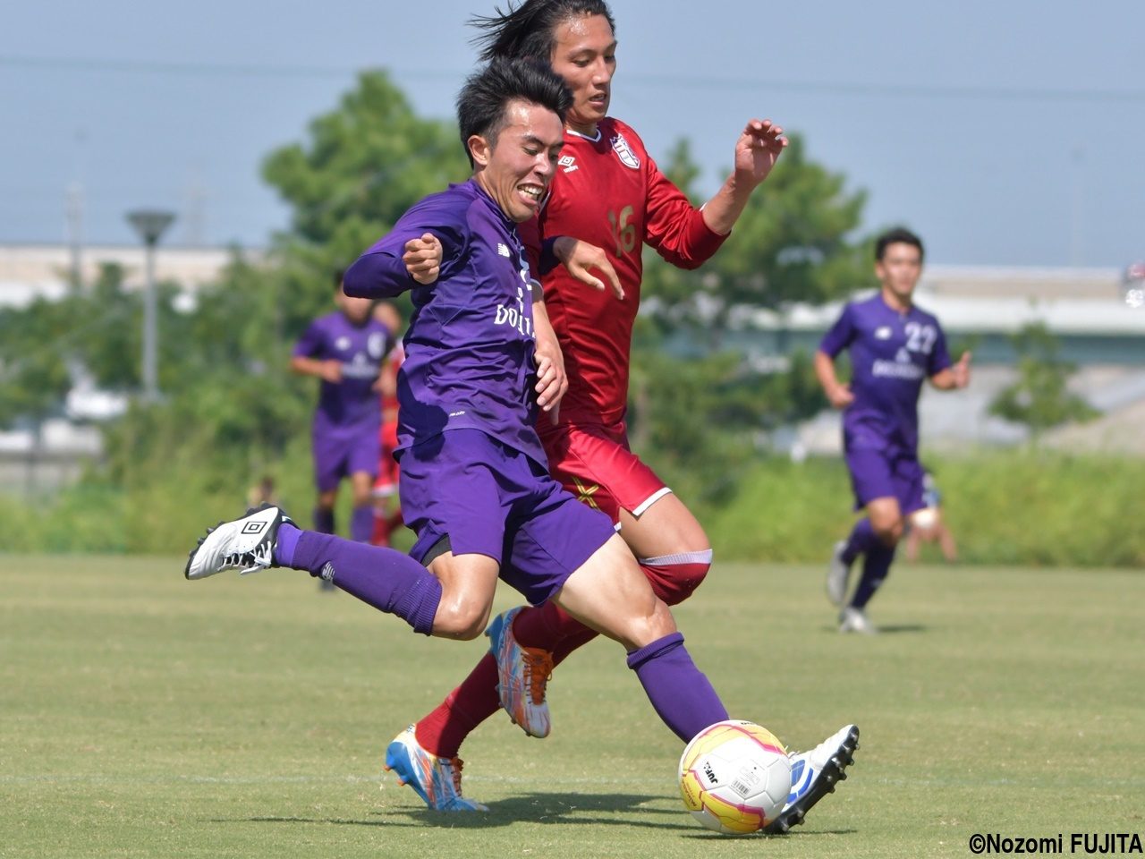 [関西]同大MF池平直樹が勢いに乗る開始3分弾! 縦横無尽にゴールを狙う(5枚)