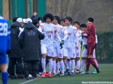 高校サッカー部の代表チーム、日本高校選抜が大学生に挑戦。惜敗も攻守で健闘、若きレフリーも貴重な経験(20枚)