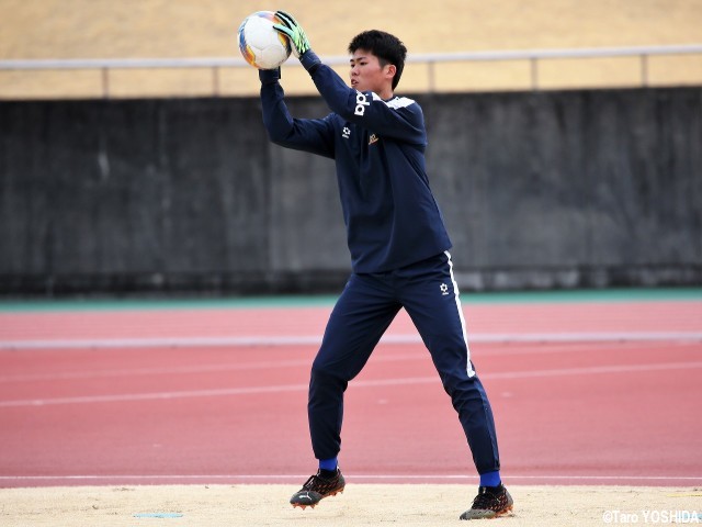 U-19代表候補合宿から中1日で日本高校選抜合宿参加。GK佐藤瑠星は憧れの舞台に立つために成長とアピール続ける