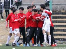 [J-VILLAGE CUP U18]U-17代表が0-2から逆転勝利。“真剣勝負”で成長し、「日本代表として大会を戦うことの意味」表現