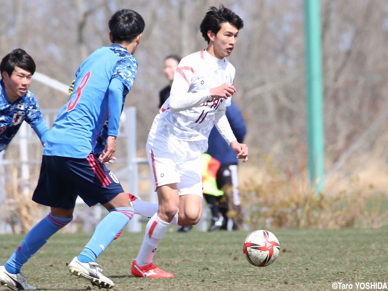 [J-VILLAGE CUP U18]“ネクスト三笘”U-17高校選抜MF名願がU-17代表の守り切り裂く(5枚)