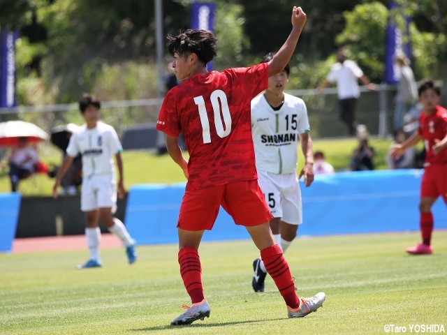 神村学園の1年生FW名和田我空は先制点も猛省。10番、代表選手の 神村学園の1年生FW名和田我空は先制点も猛省。10番、代表選手の