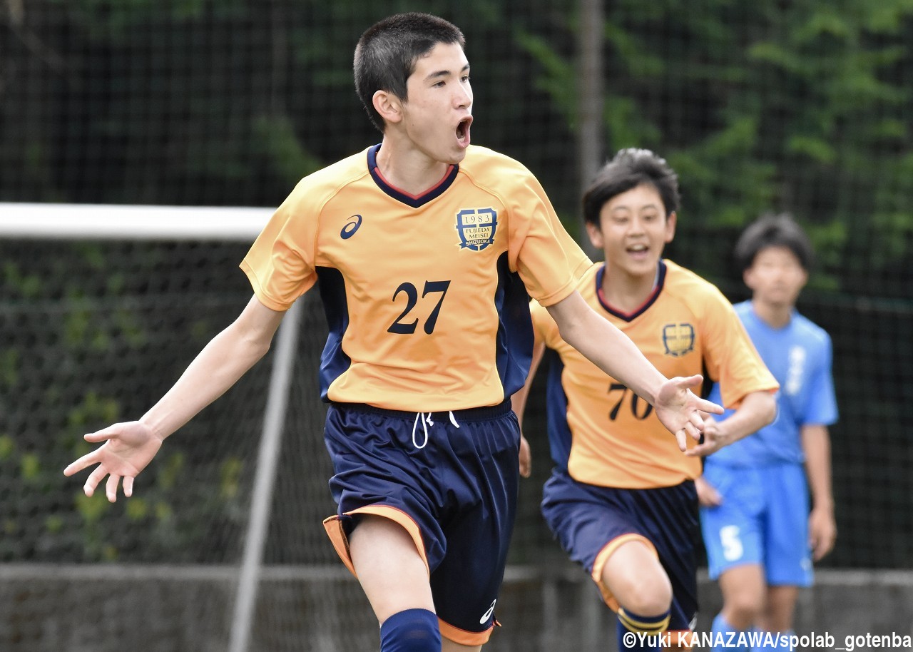 [東海ルーキーリーグU-16]キング栄志が先制ゴール、藤枝明誠が清水東に4-0で快勝(12枚)