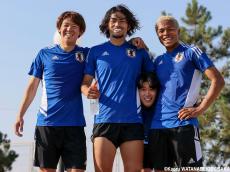 続・カメラに気づく選手たち…U-21日本代表の練習帰り(17枚)