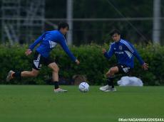 カタールW杯導いた“ホットライン”…三笘薫vs山根視来が居残りマッチアップ!(16枚)