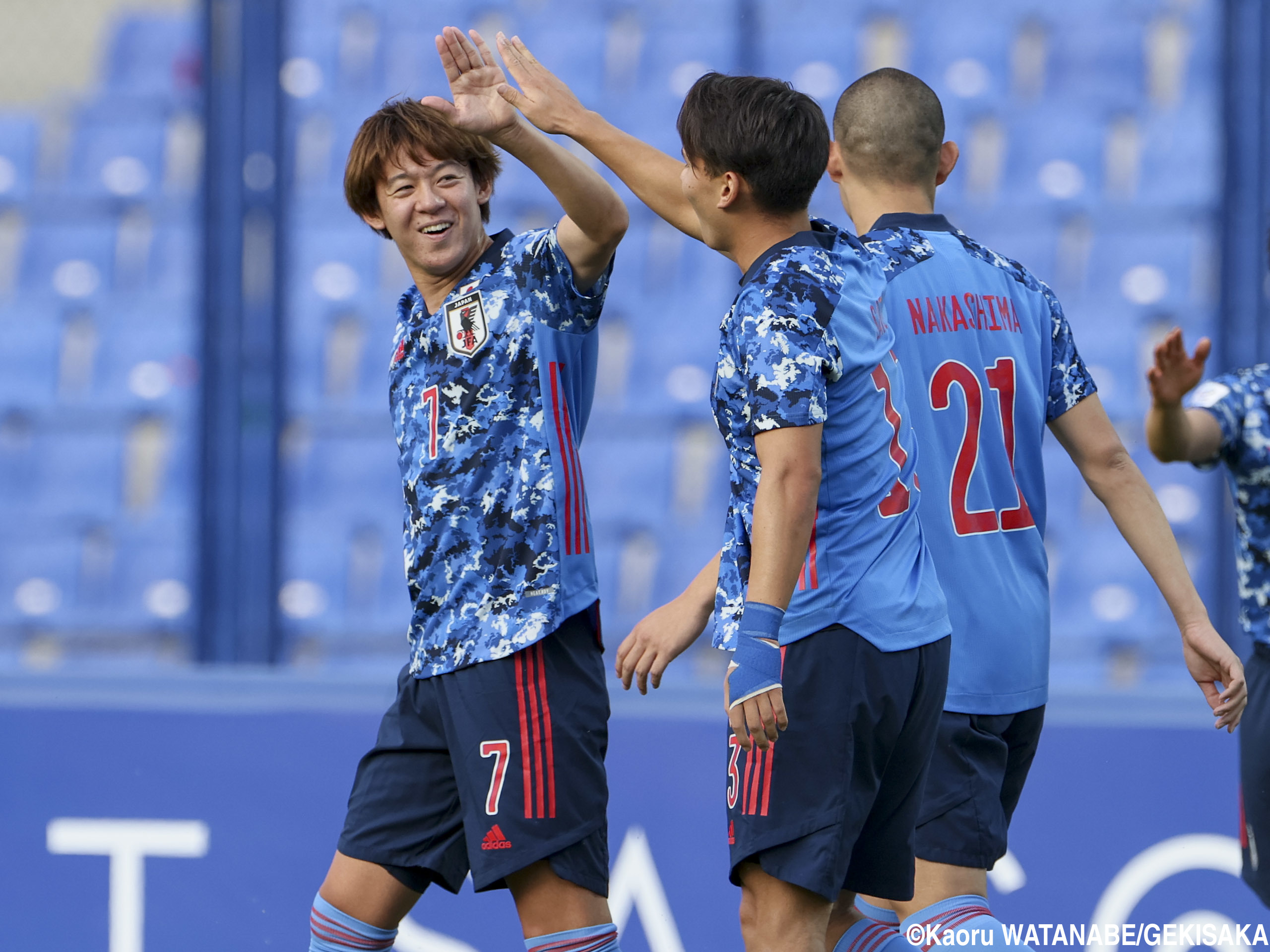 好クロスでオウンゴールを誘発した山本理仁(8枚)