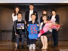 釜本邦茂氏の姉で日本ブラインドサッカー協会前理事長の釜本美佐子氏が「AJPSアワード」を受賞