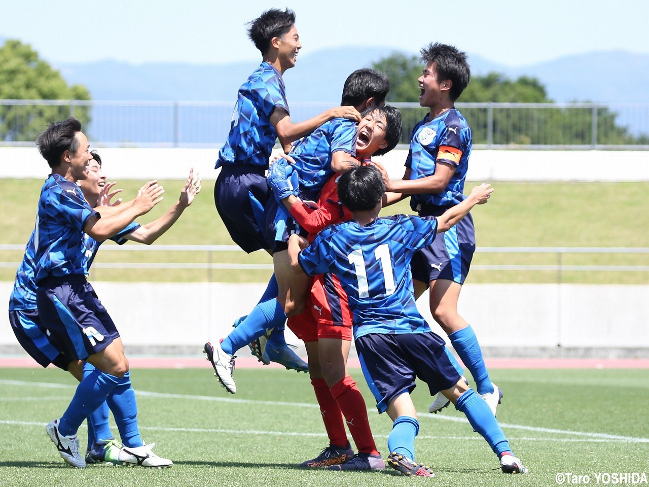 静岡準決勝で”ジャイキリ”。静学撃破の磐田東が喜び爆発(8枚)