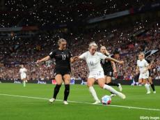 女子EURO開幕戦に約7万人の大観衆…イングランド指揮官も興奮「信じられない。言葉が出ない。本当にすごい」