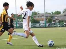 [プレミアリーグEAST]柏U-18のU-17代表MF田村が攻守両面で質の高い動き(4枚)