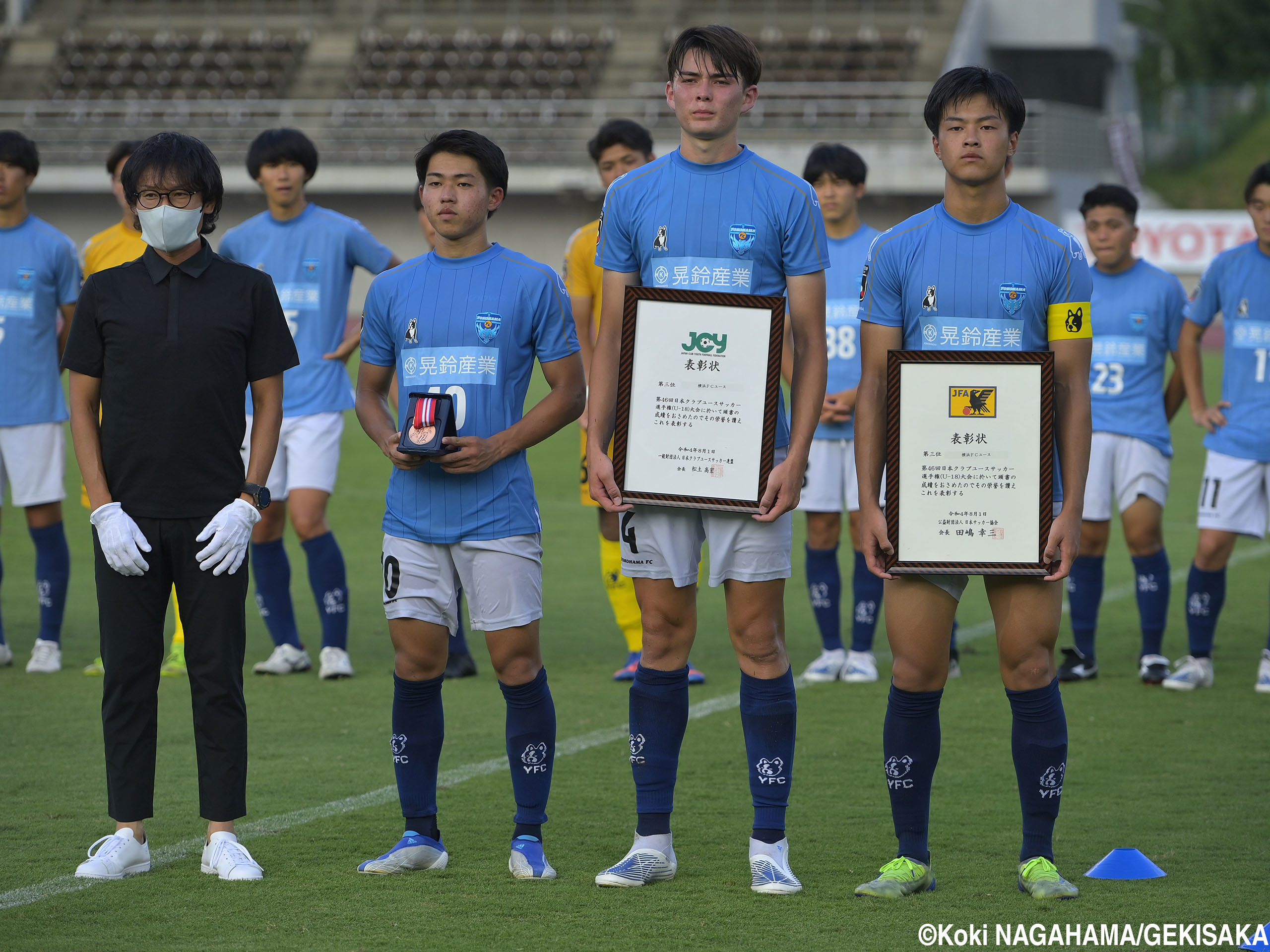 出停明け横浜FC主将DF池谷、気迫のブロックで牽引(5枚)