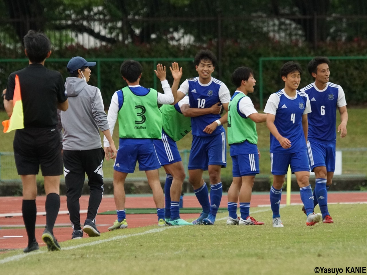 [関西]関学大が逆転勝利、立命大に先制許すも…京都内定FWらの3発で試合をひっくり返す(26枚)