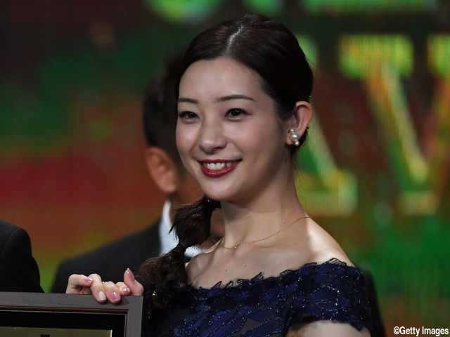 Jリーグ名誉女子マネ・足立梨花さんの大胆ビキニ姿にファン「衝撃すぎ」「攻めてる」「鼻血が」浦和OBも反応