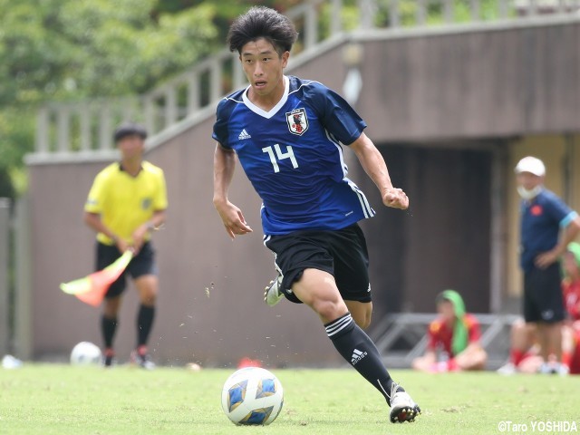 強度、スピード感、ピッチ外...明治大での日常がプラスに。MF熊取谷一星がU-19代表候補練習試合で1G1Aの活躍