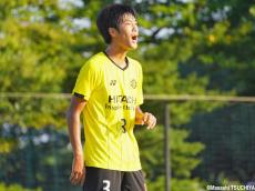 横浜FCユースは攻守に躍動してアウェイで柏U-18に完封勝利!(16枚)