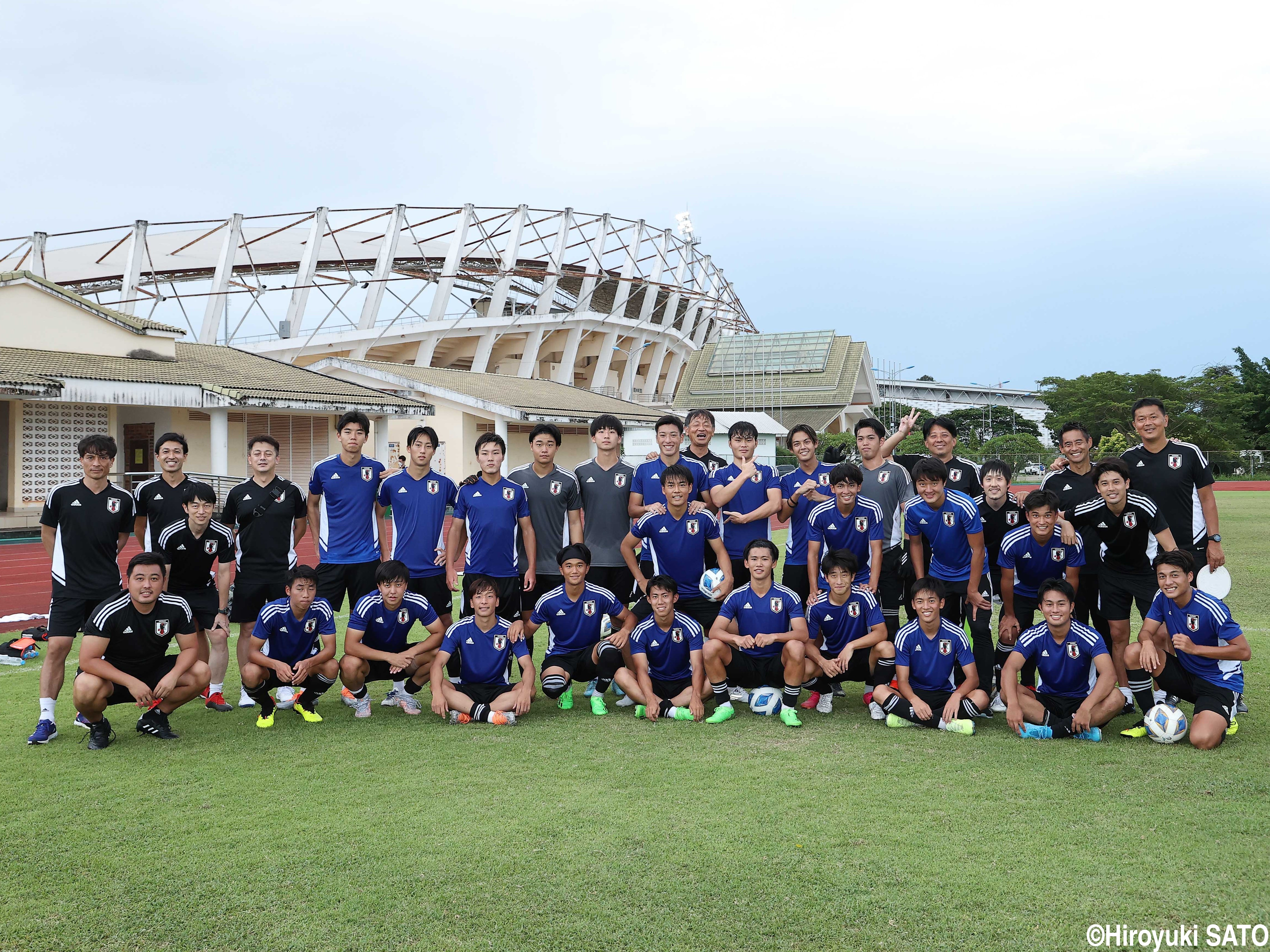 U-19日本代表が決戦の地、ラオスでトレーニング、集合写真も(9枚)