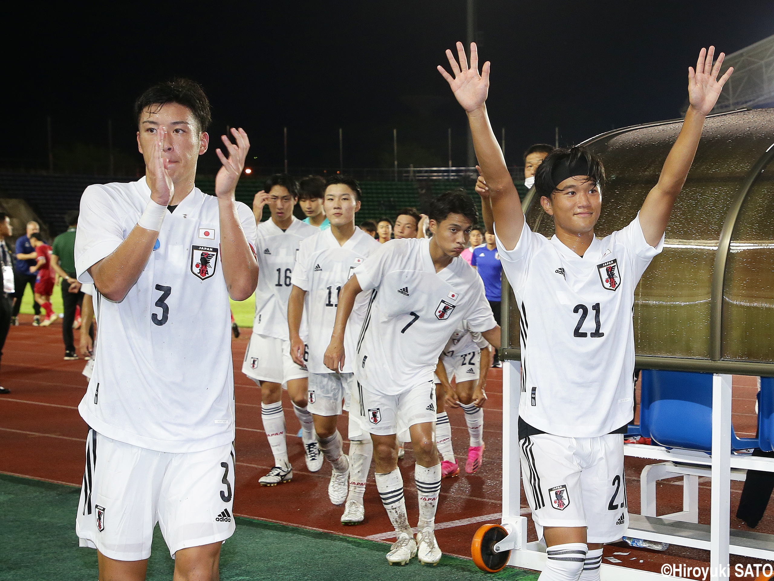U-20ワールドカップへ4-0勝利。笑顔のU-19日本代表イレブン(8枚)