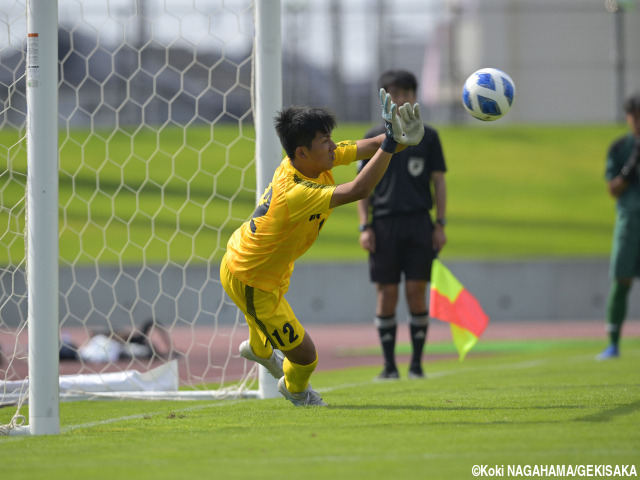 [MOM4024]北海道GK竹内琉真(札幌U-18、1年)_“本番タイプ”の初先発GKが後半、PK戦でビッグセーブ