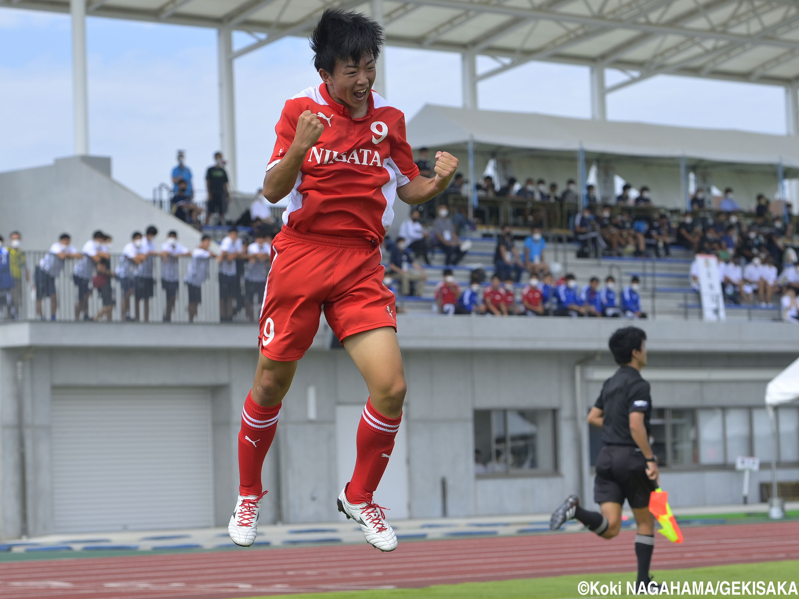 [国体少年男子]新潟県FW新納大吾が一時2-1とする逆転ゴール奪取(8枚)