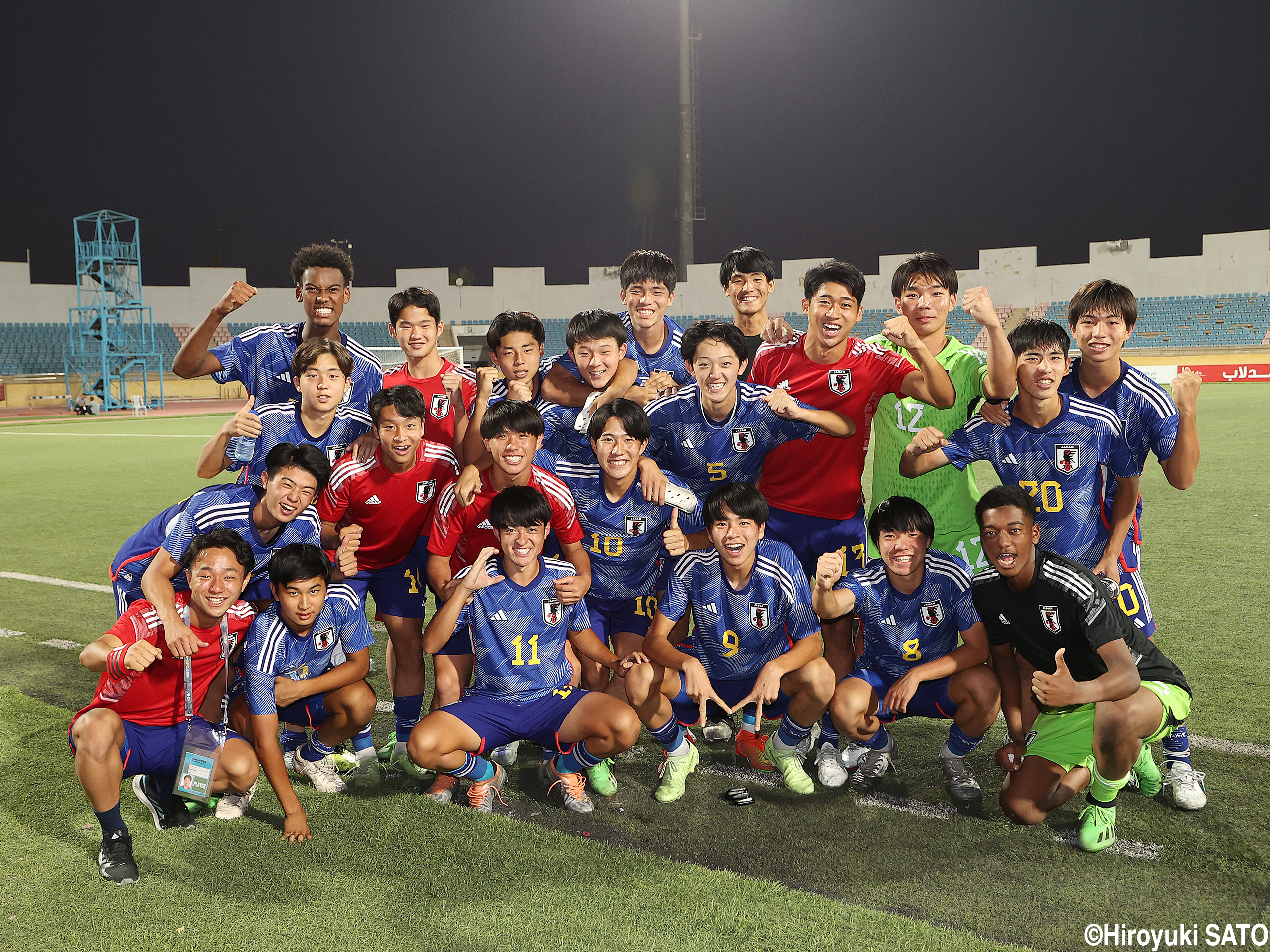 2連勝を飾って笑顔のU-16日本代表!! 手で作った“謎の文字”、その意味は!?(6枚)