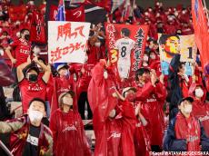 カシマサッカースタジアムに来場した鹿島&甲府サポーター(12枚)