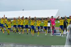 [国体少年男子]雨中の3位決定戦を戦い抜いた大阪府と北海道、3位4位の入賞セレモニー(9枚)