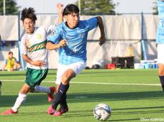 [プレミアリーグWEST]横浜FCユースの守り支えたCB國枝、U-18代表候補左SB水木も勝利に貢献(8枚)
