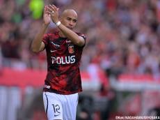 新戦力FWチアゴ・サンタナが浦和を逆転勝利に導くPK弾!(14枚