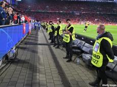 ポルトガルvsトルコでは観客5人が乱入…UEFAがEUROでの対策を強化へ