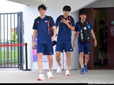 練習終了! U-23日本代表は取材対応を受けて帰路へ(19枚)